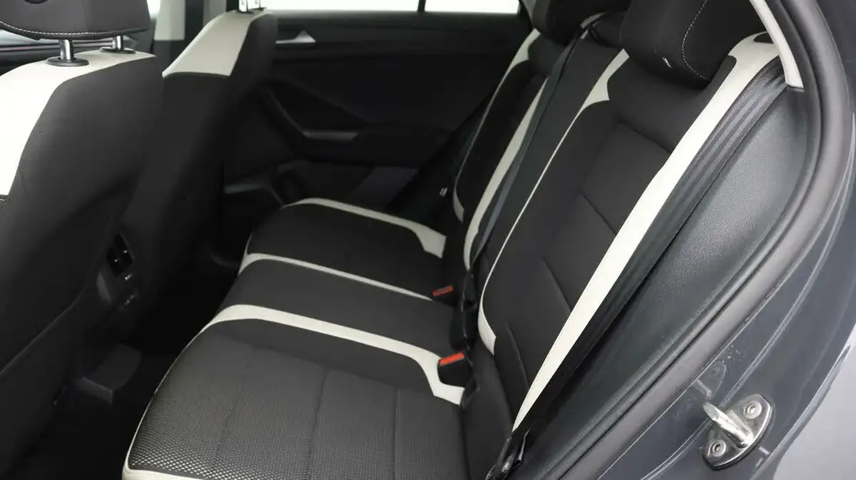 2021-volkswagen-t-roc-20-tsi-sel-big-15