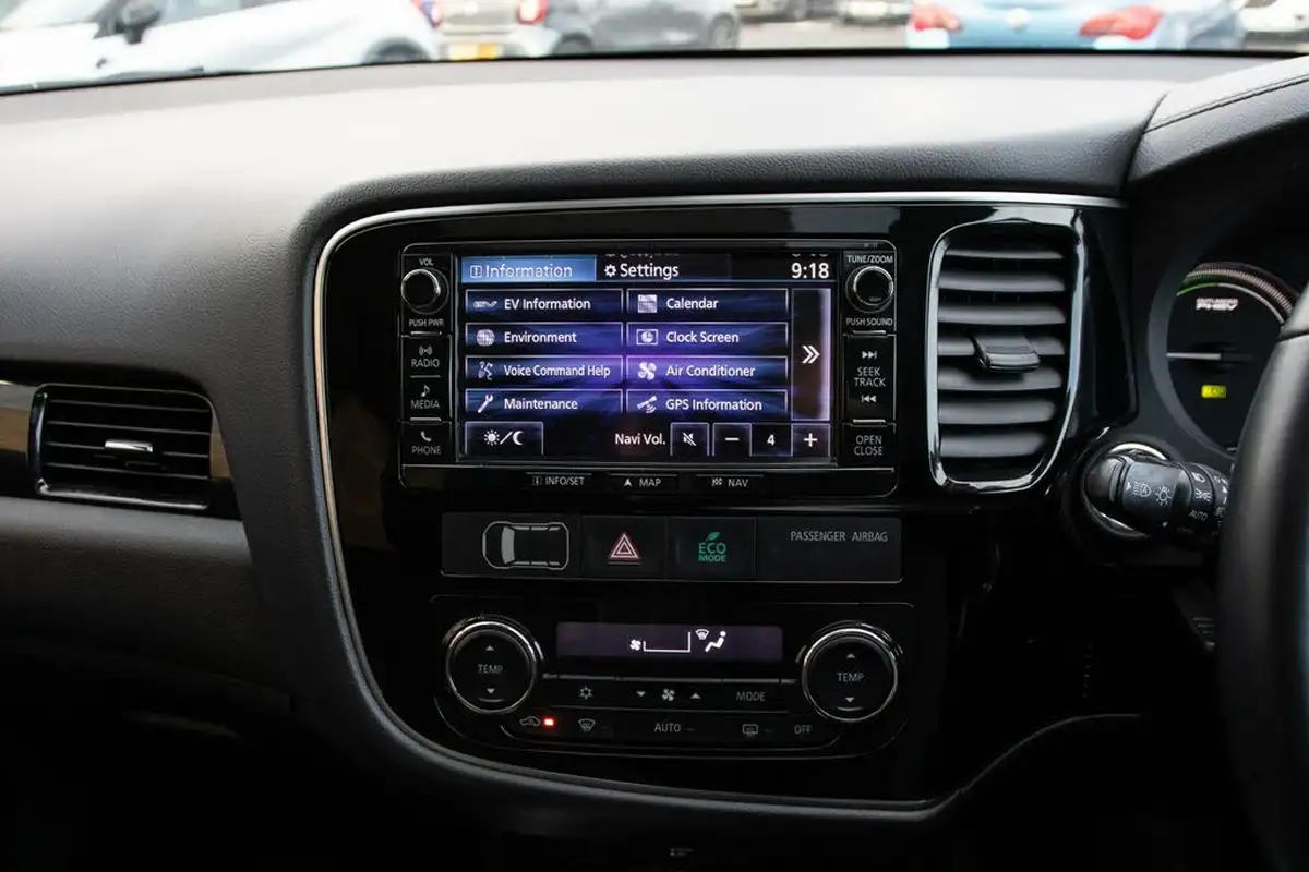 2017-mitsubishi-outlander-20-4hs-phev-5st-big-29