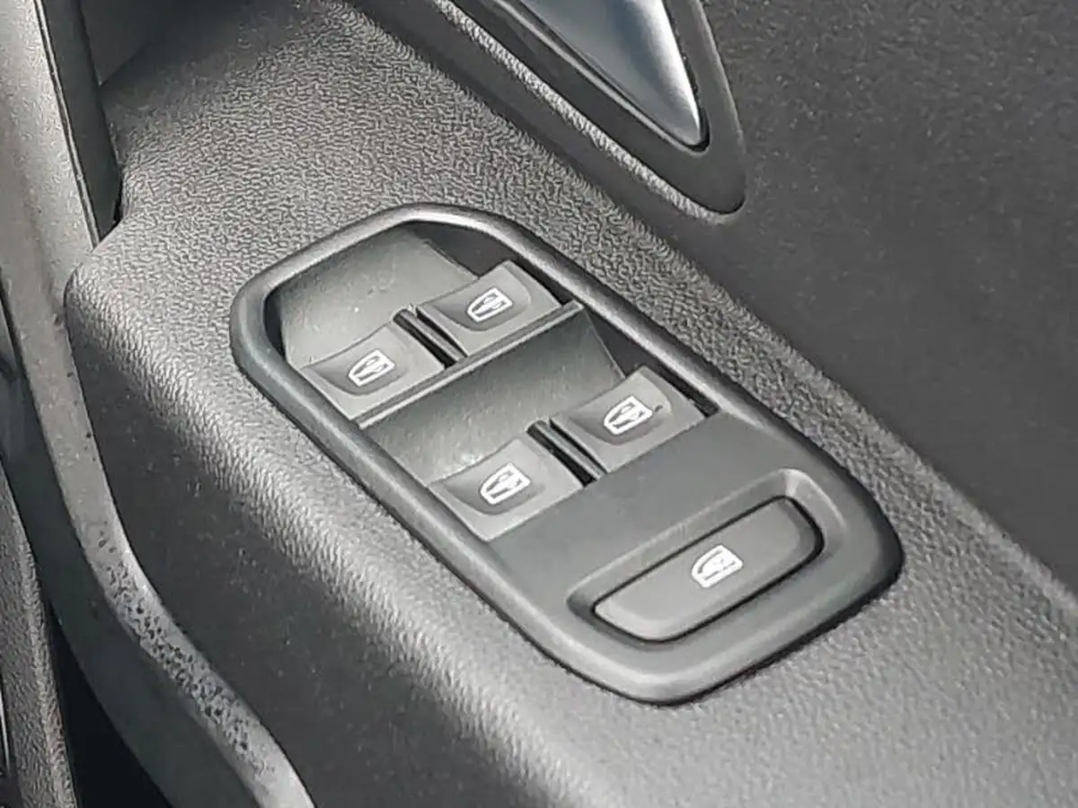 2022-dacia-duster-13-tce-comfort-130hpeu6d-4x2-window-van-big-9