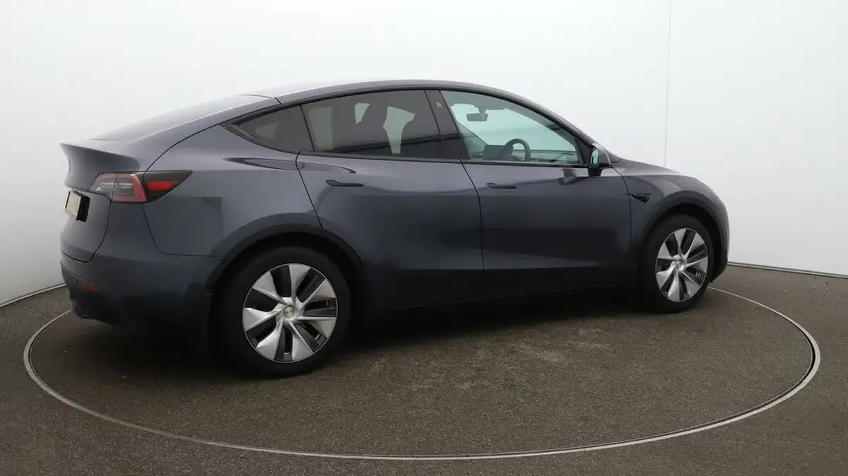 2023-tesla-model-y-e-rwd-big-43