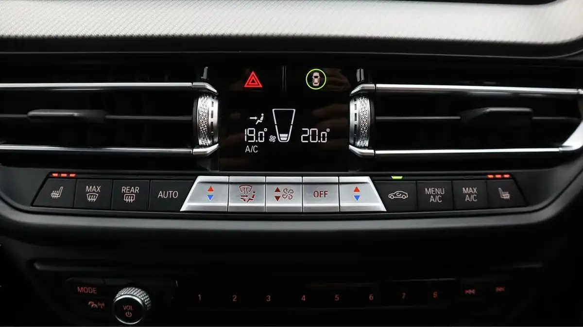 2022-bmw-1-series-15-118i-m-sport-lcp-big-12