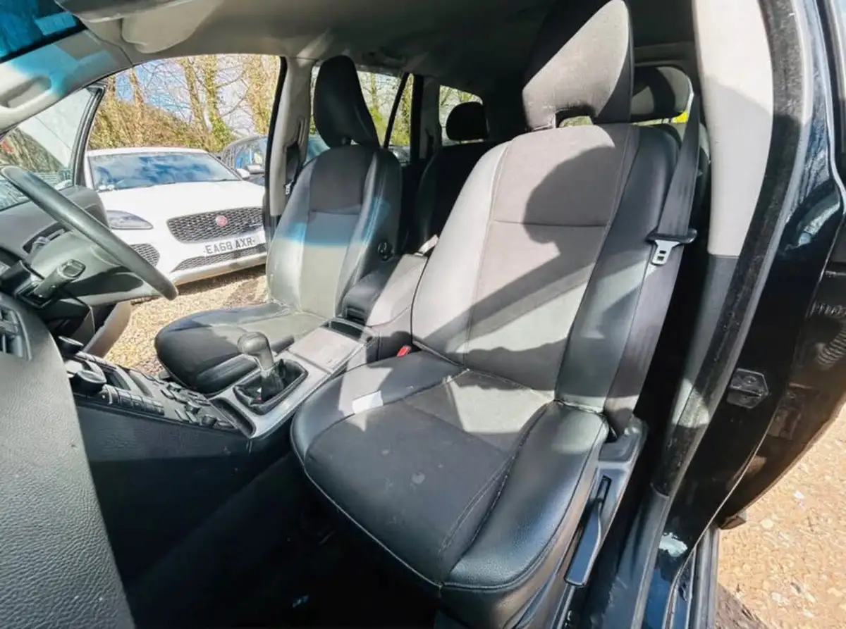 2010-volvo-xc90-24td-d5-active-182bhp-big-11