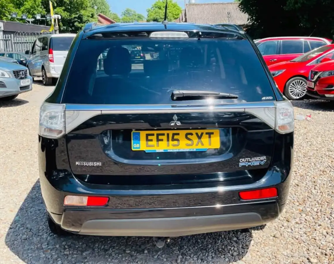 2015-mitsubishi-outlander-20-gx4h-phev-big-3