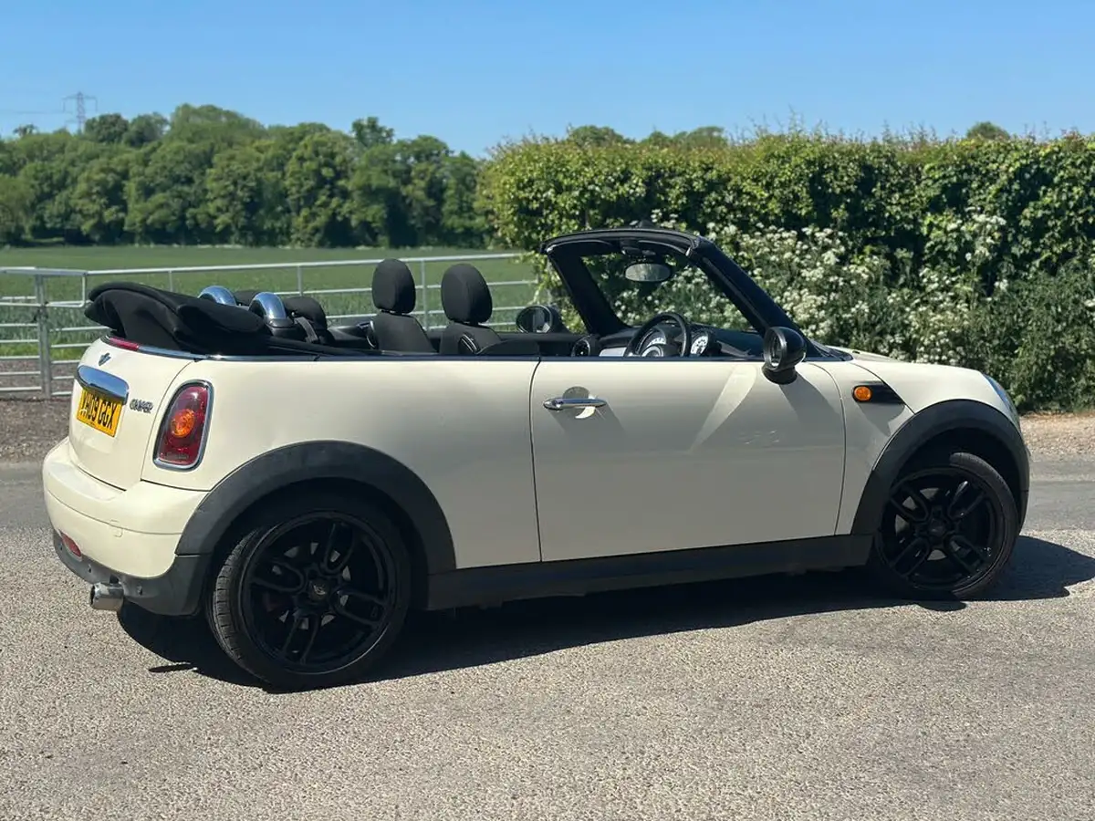 2009-mini-cooper-16-cooper-120bhp-convertible-2d-big-3
