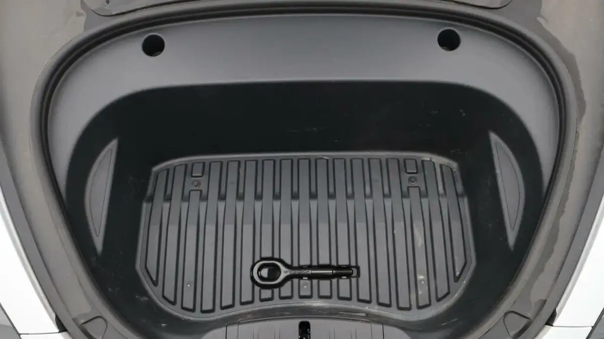 2020-tesla-model-3-e-long-range-big-19