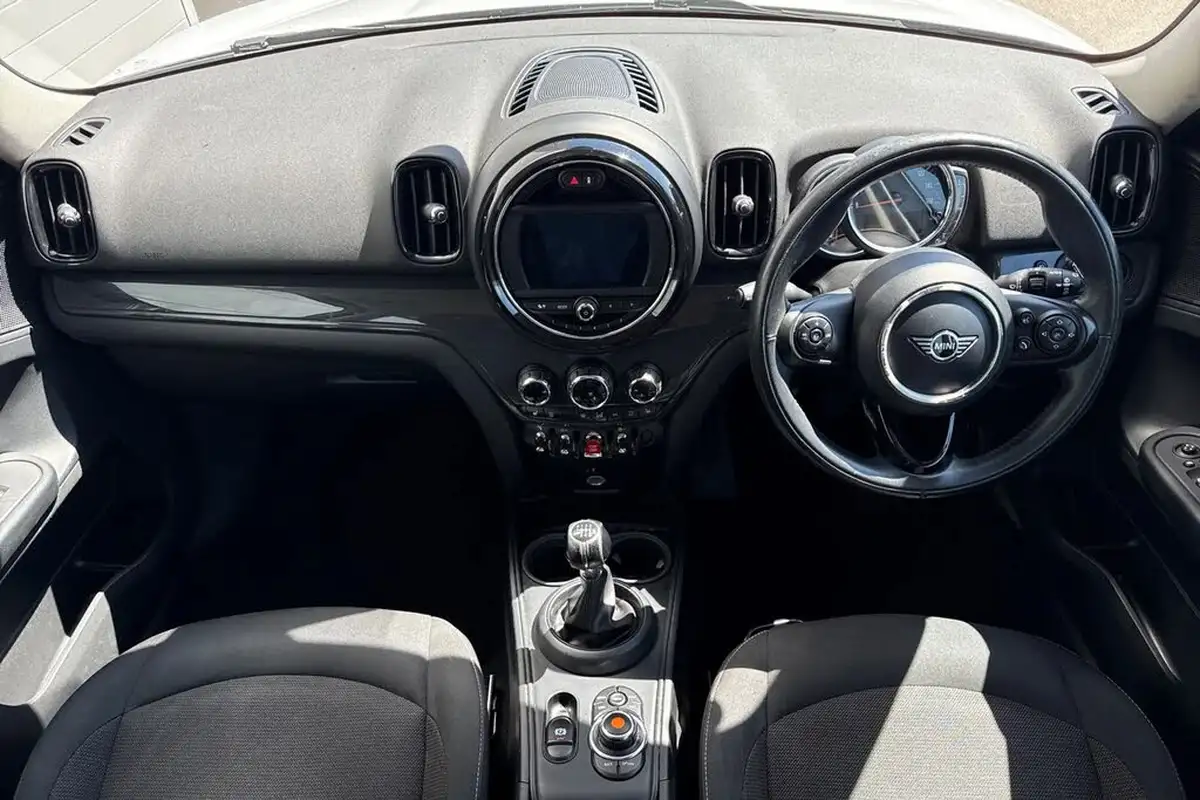 2019-mini-countryman-15-cooper-classic-big-28