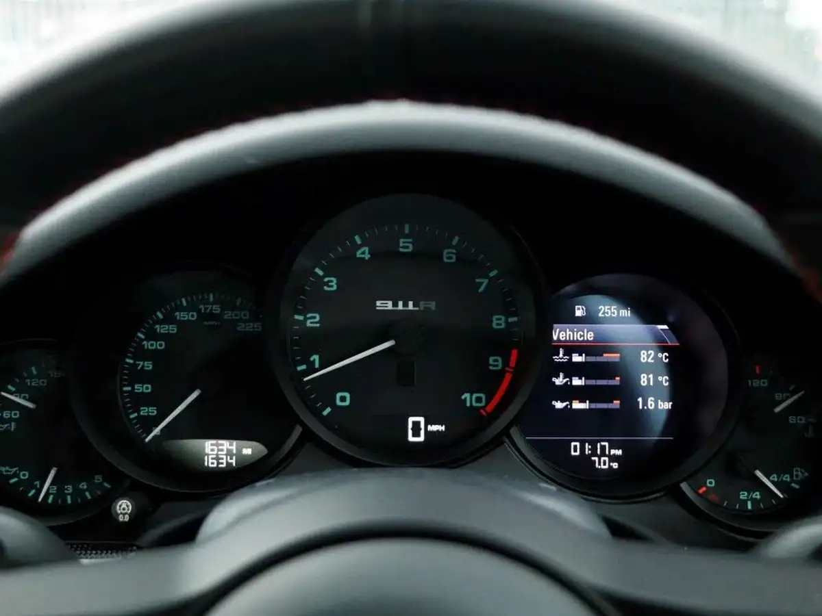 2016-porsche-911-40-r-big-10