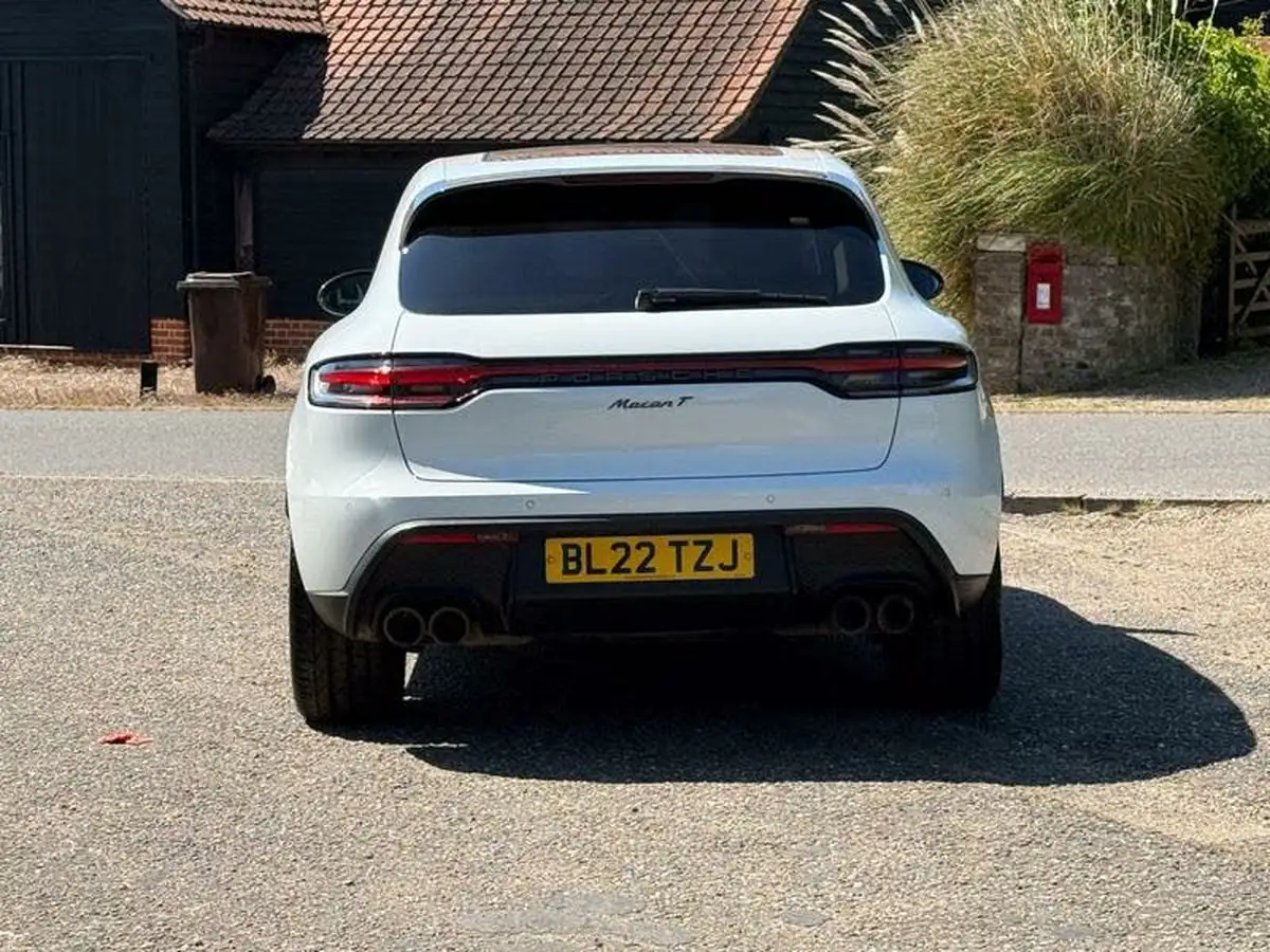 2022-porsche-macan-20-big-10