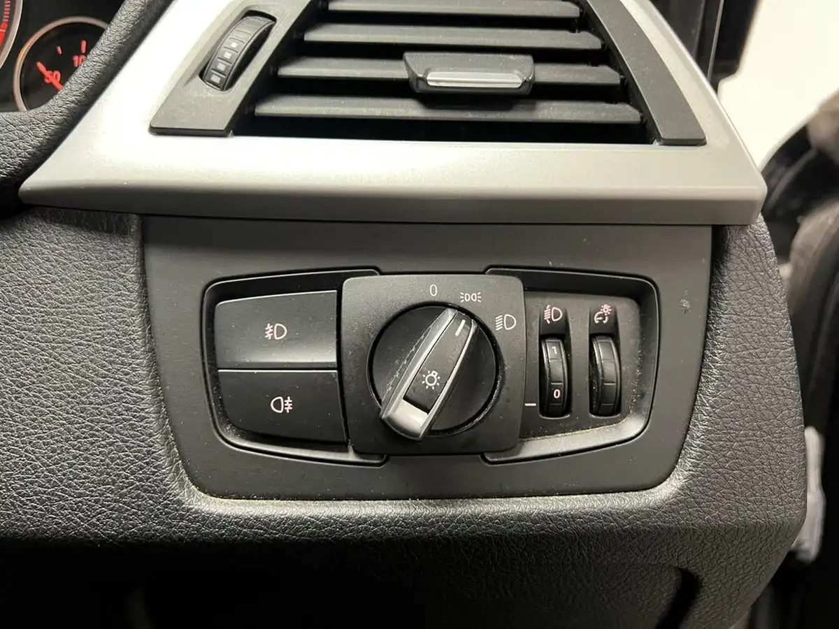 2012-bmw-3-series-20td-316d-es-116bhp-touring-5d-big-14