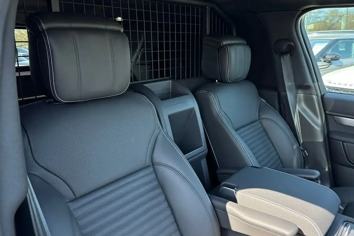2025-land-rover-discovery-30-d350-commercial-dynamic-hse-big-35