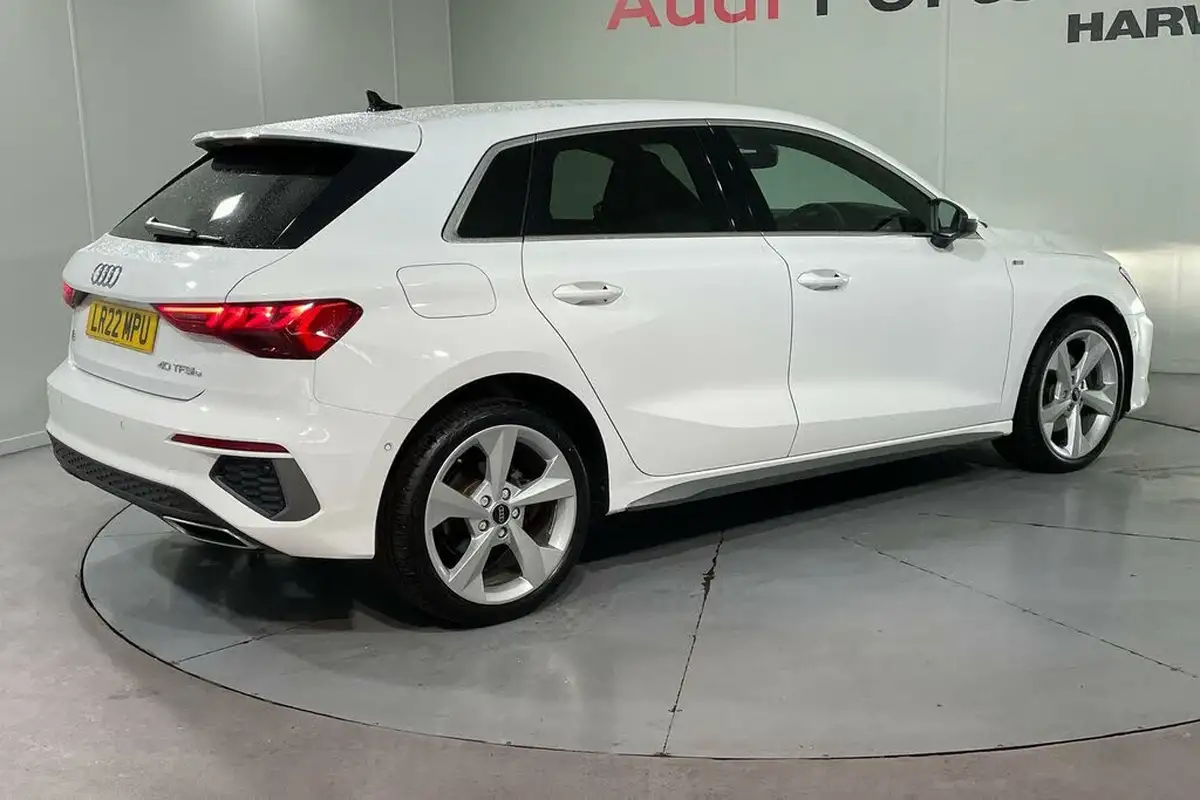 2022-audi-a3-14-40-tfsi-e-s-line-big-4