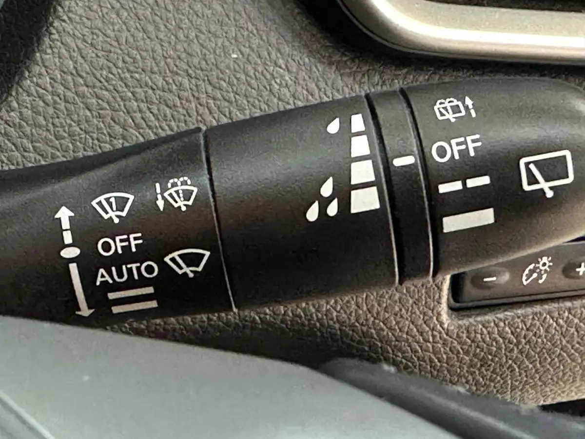 2017-nissan-qashqai-12-dig-t-n-vision-18in-big-32
