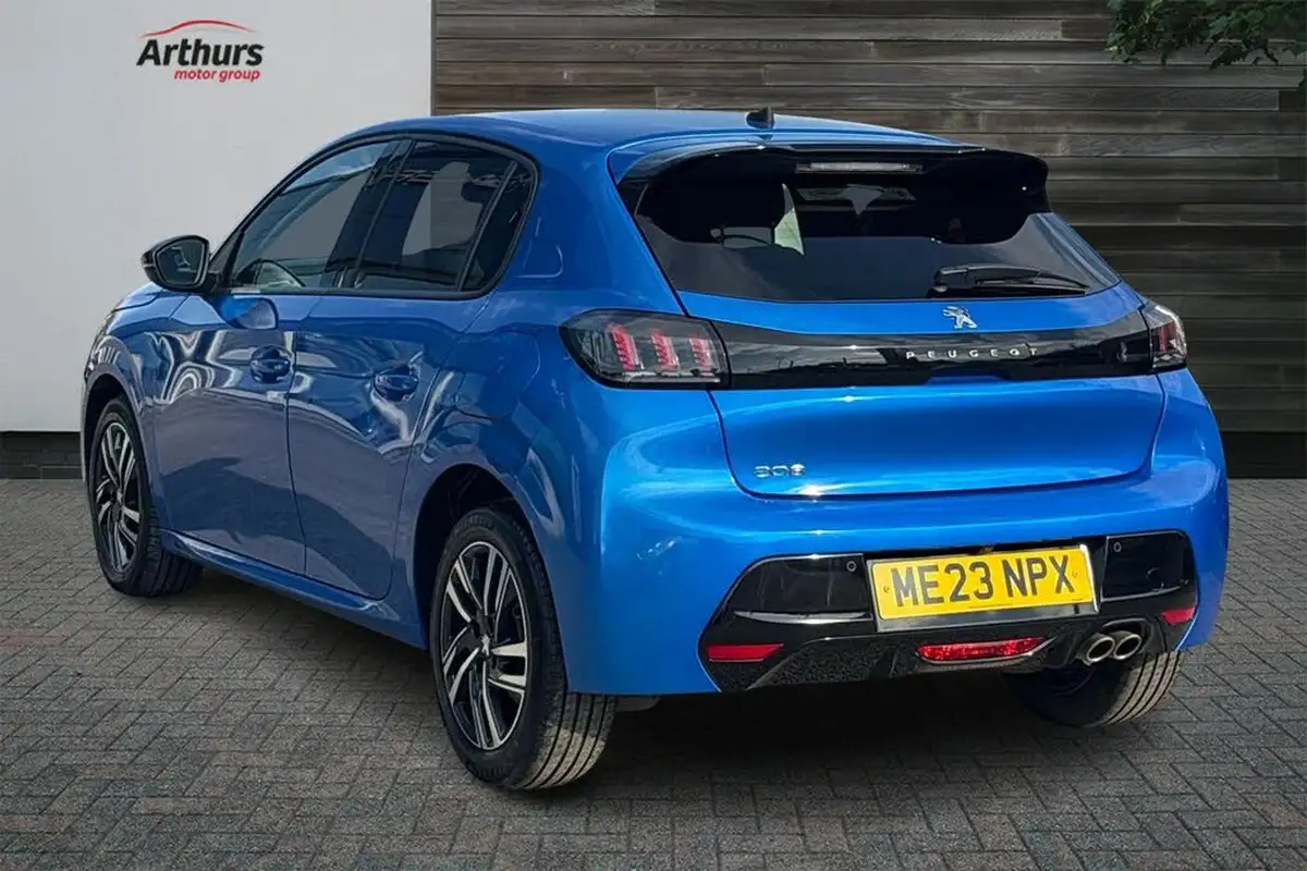 2023-peugeot-208-12-puretech-allure-premium-130ps-eat8-big-4