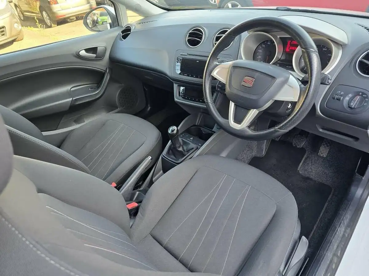 2011-seat-ibiza-14-se-copa-16v-sportcoupe-hatchback-3d-big-9