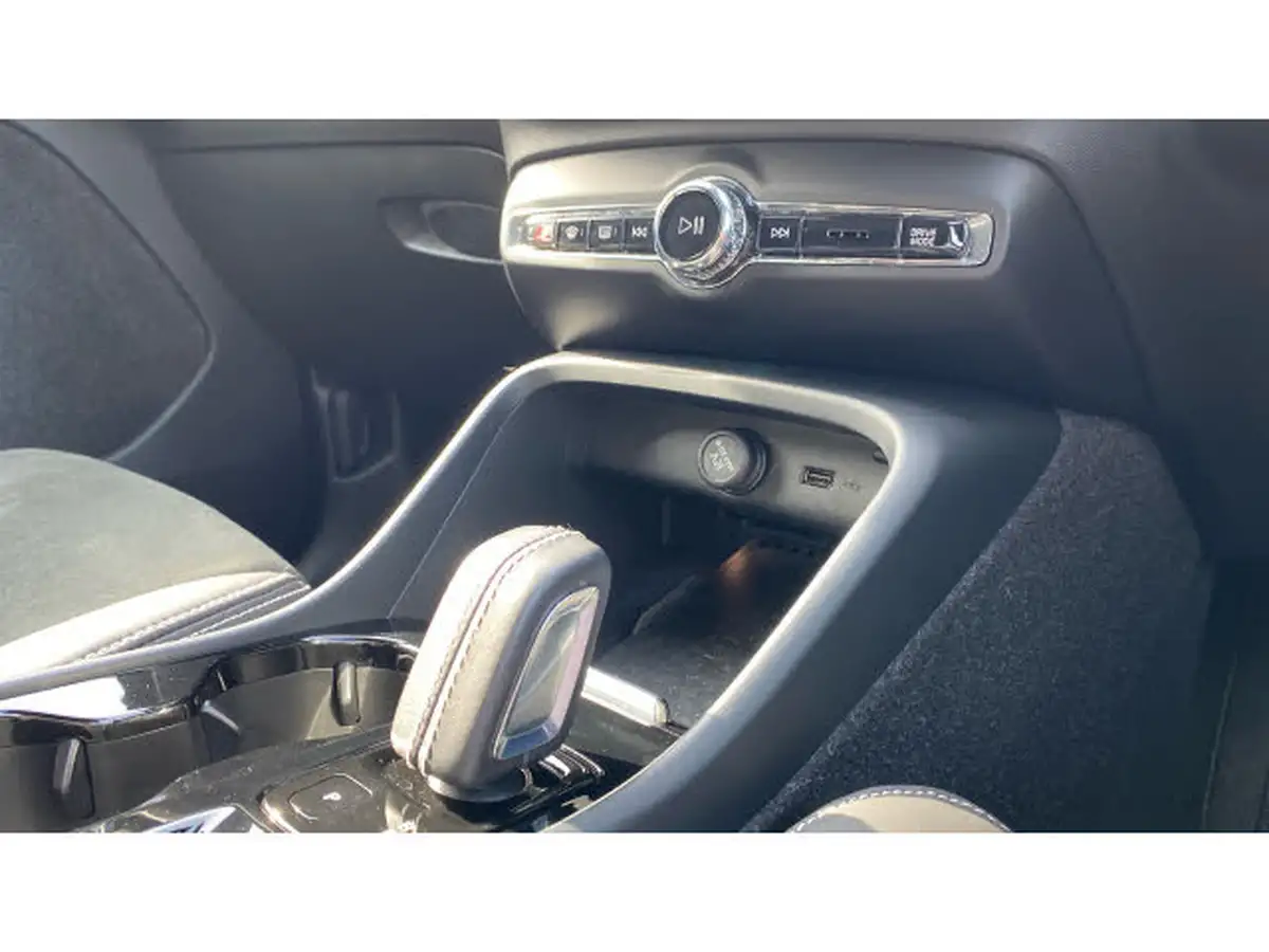 2021-volvo-xc40-15-t5-r-design-pro-258bhp-big-13
