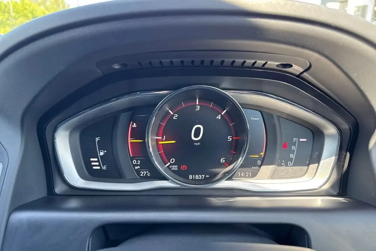 2016-volvo-xc60-20td-d4-r-design-lux-nav-geartronic-big-42