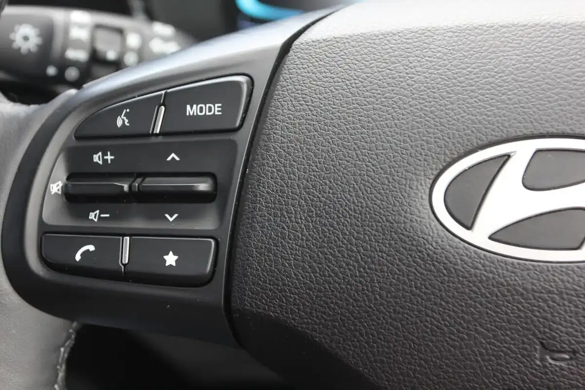 2024-hyundai-i10-10-premium-63ps-auto-big-18