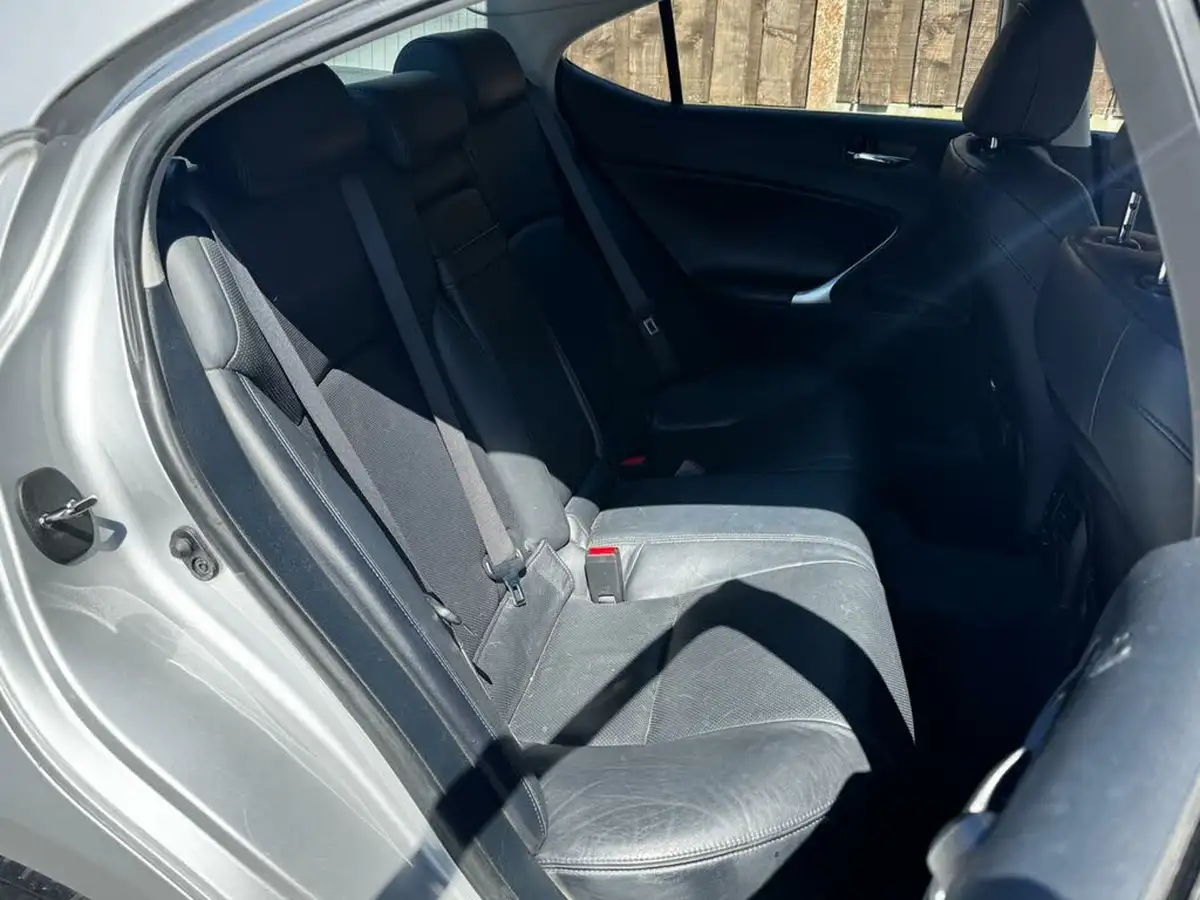 2007-lexus-is-250-25-se-auto-big-16