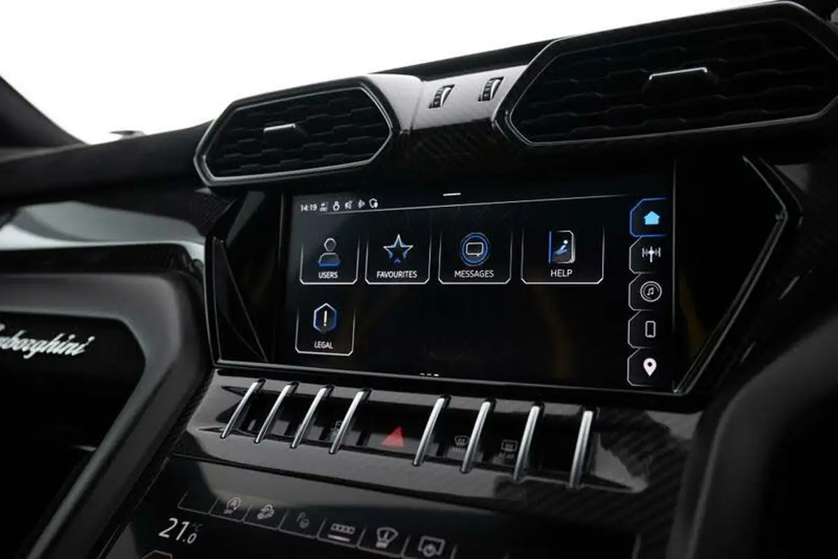 2024-lamborghini-urus-40-no-trim-big-14
