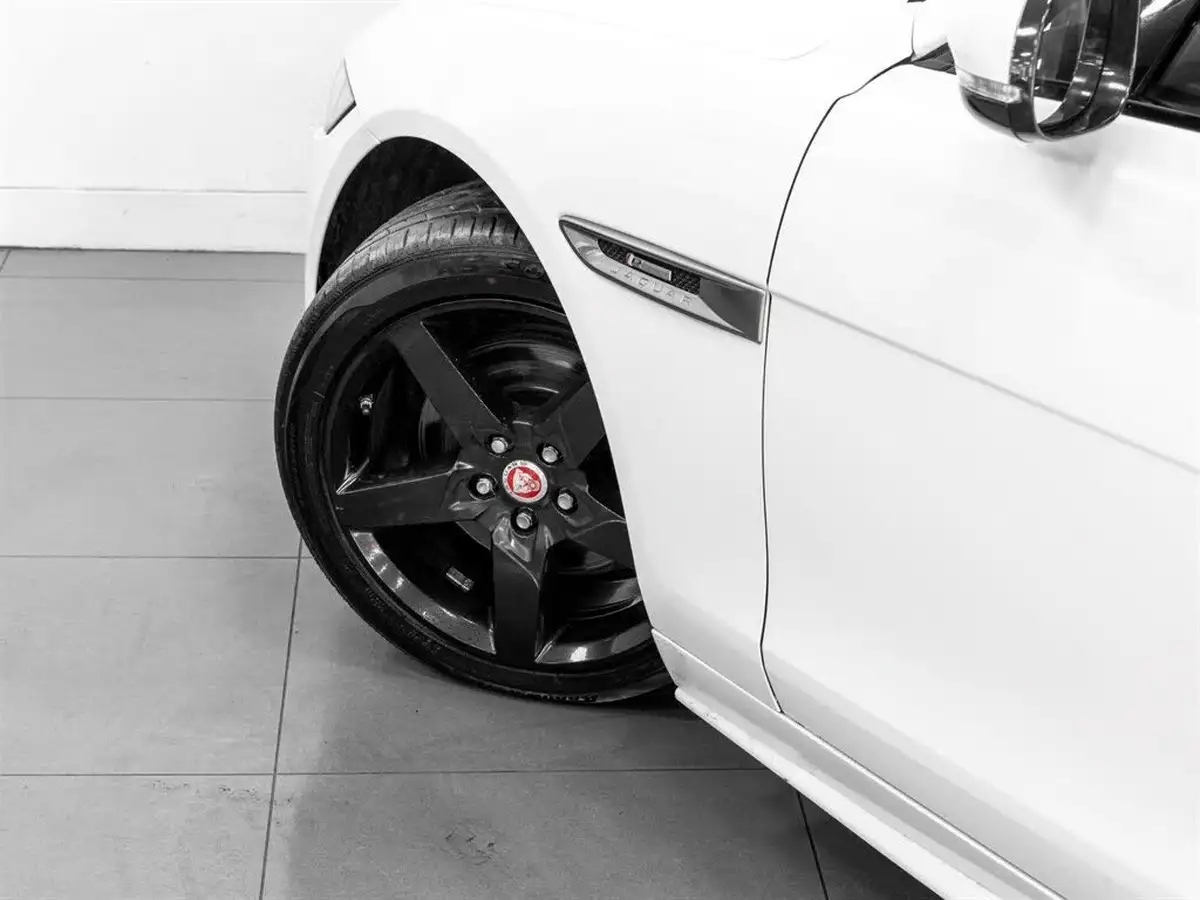 2017-jaguar-xe-20d-r-sport-180ps-1999cc-big-31