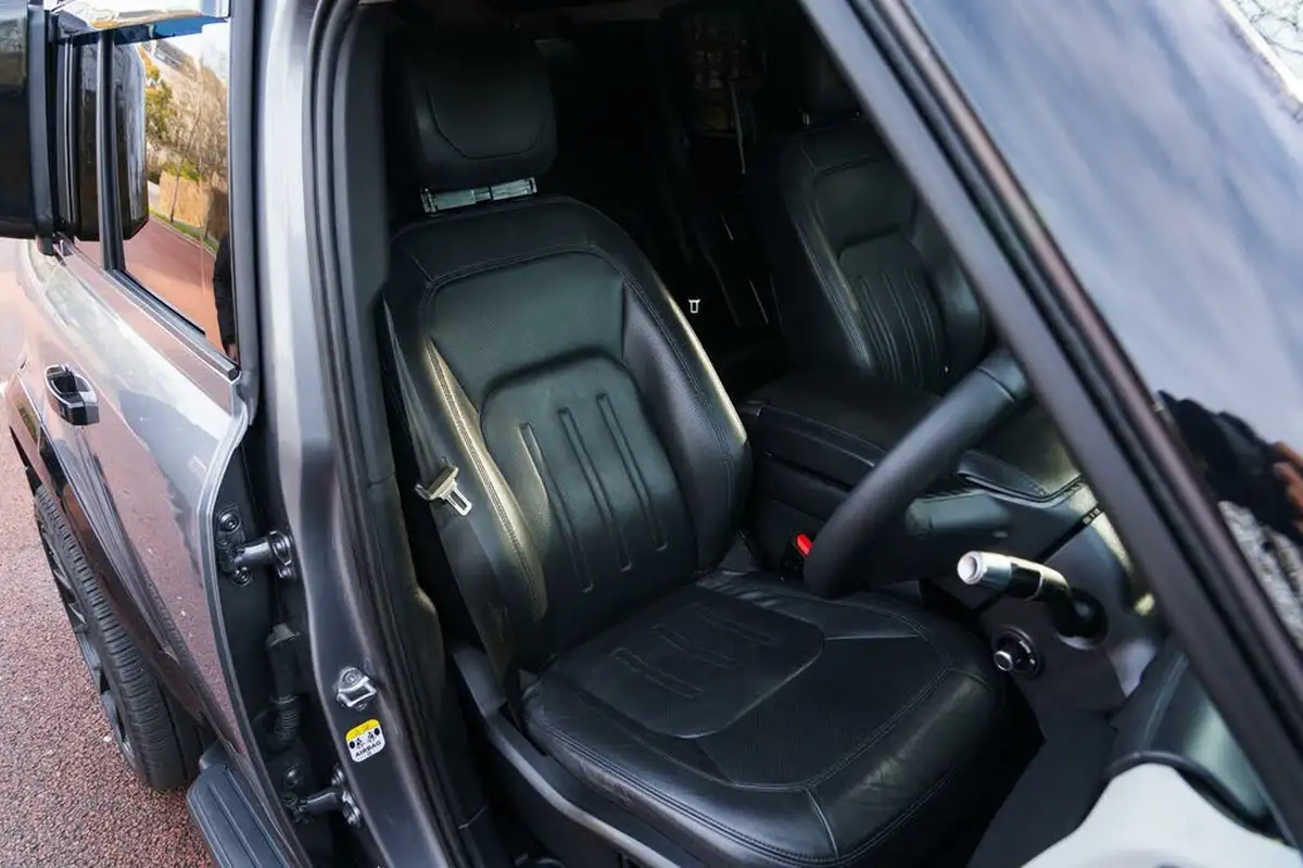 2021-land-rover-110-defender-30-d250-hse-big-26