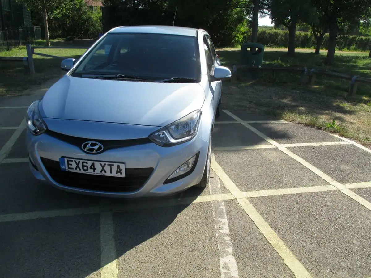 2014-hyundai-i20-12-active-5d-big-20