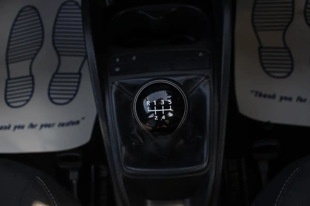 2015-seat-ibiza-14-toca-hatchback-5d-big-25