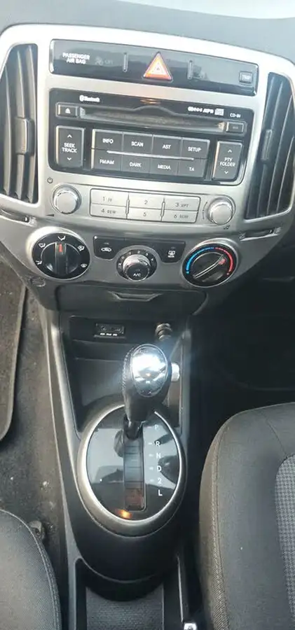 2013-hyundai-i20-14-active-100ps-auto-big-14