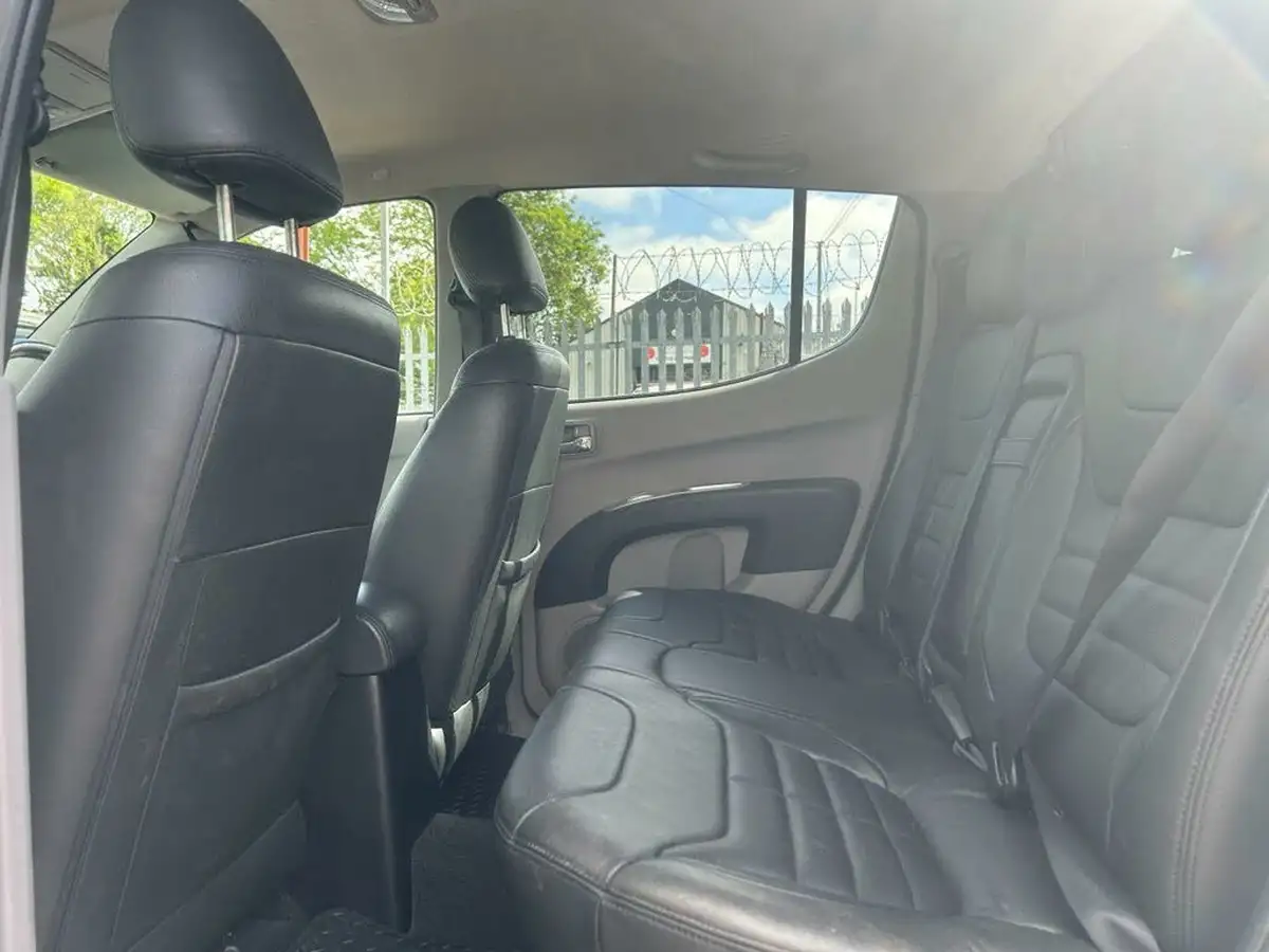 2013-mitsubishi-l200-25td-barbarian-auto-big-7