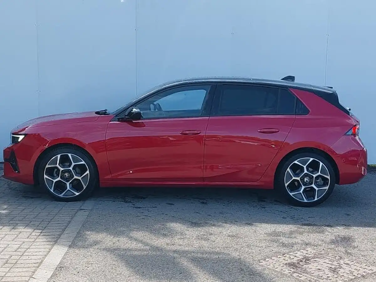 2024-vauxhall-astra-12-turbo-ultimate-130ps-hatchback-big-3
