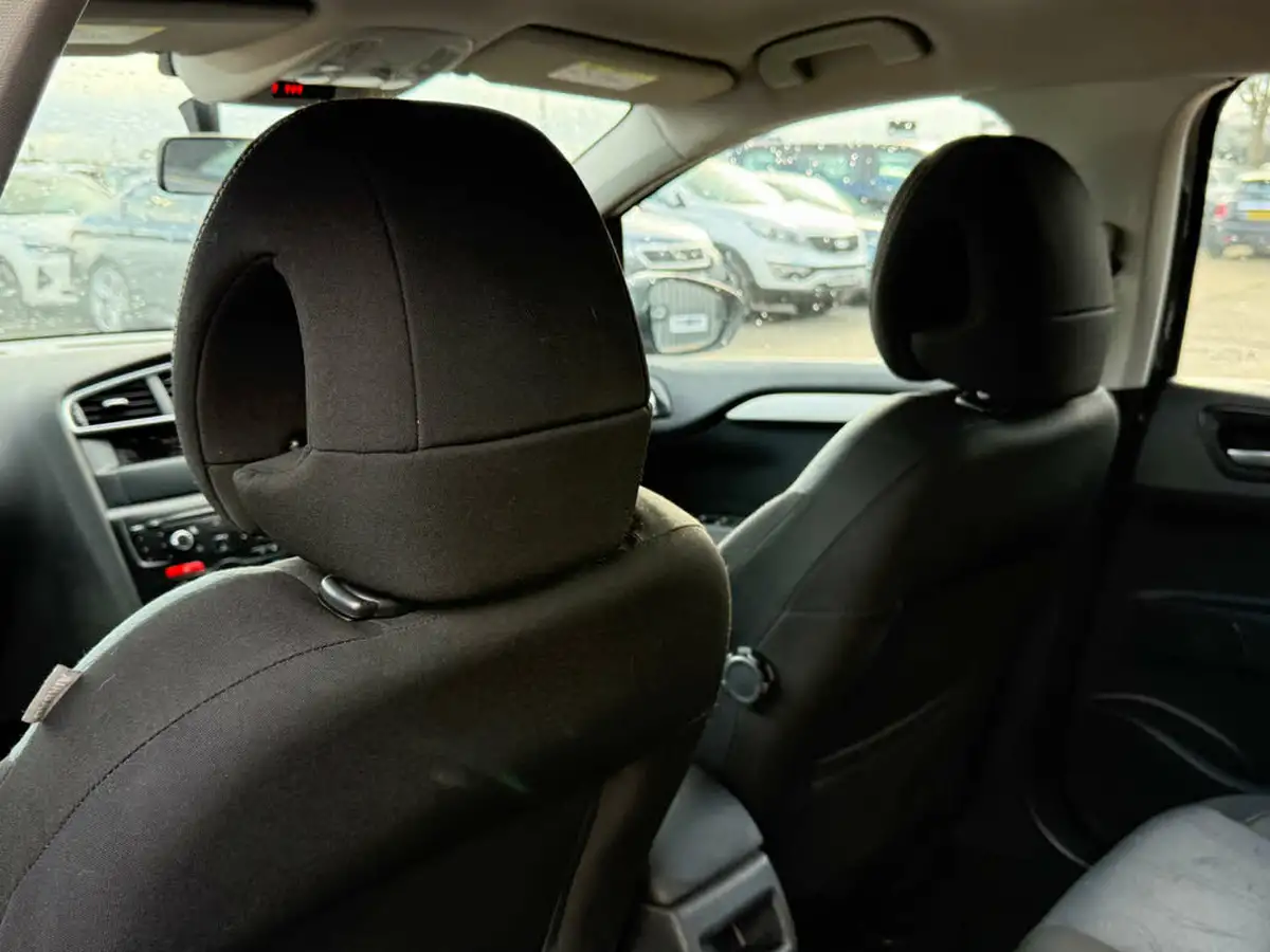 2015-citroen-c4-16td-vtr-big-54