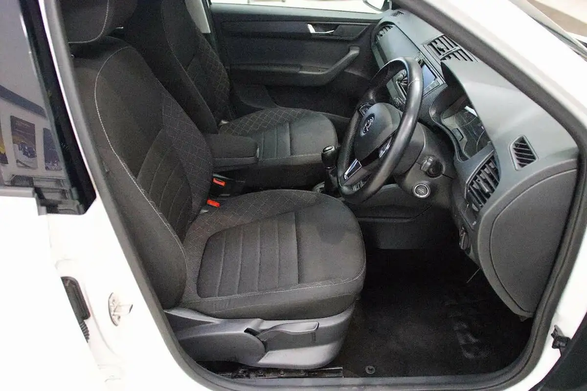 2015-skoda-fabia-12-tsi-se-l-90ps-hatchback-big-8