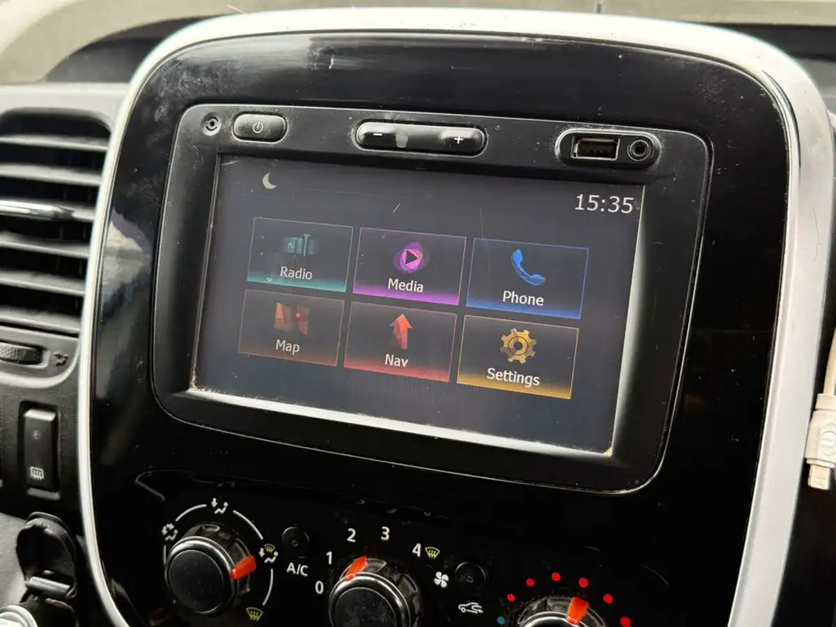 2017-renault-trafic-16dci-sl27-125-sport-nav-energy-125-e6-panel-van-big-14
