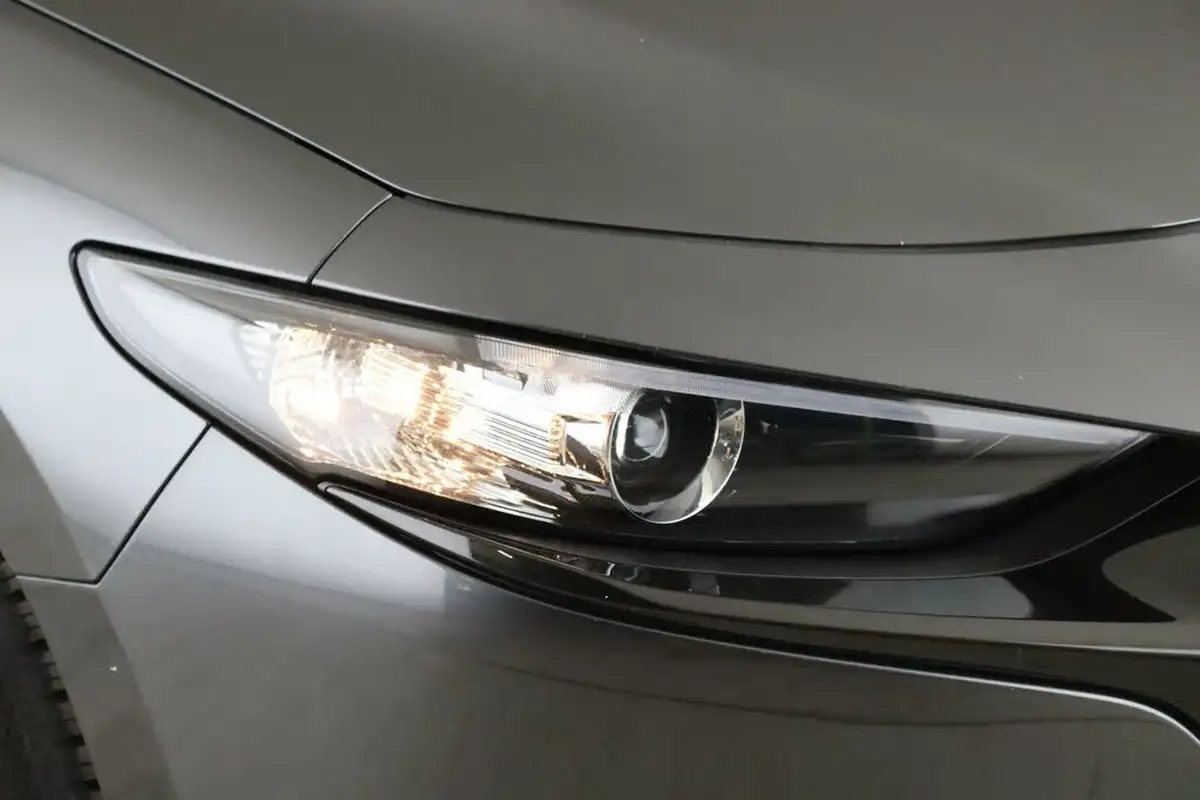 2022-mazda-mazda3-20-se-l-lux-122ps-hatchback-5d-big-8