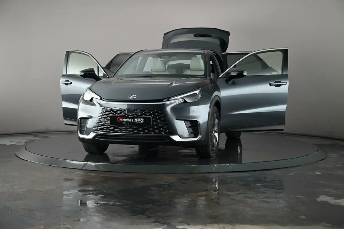 2025-lexus-lbx-15-premium-plus-big-46