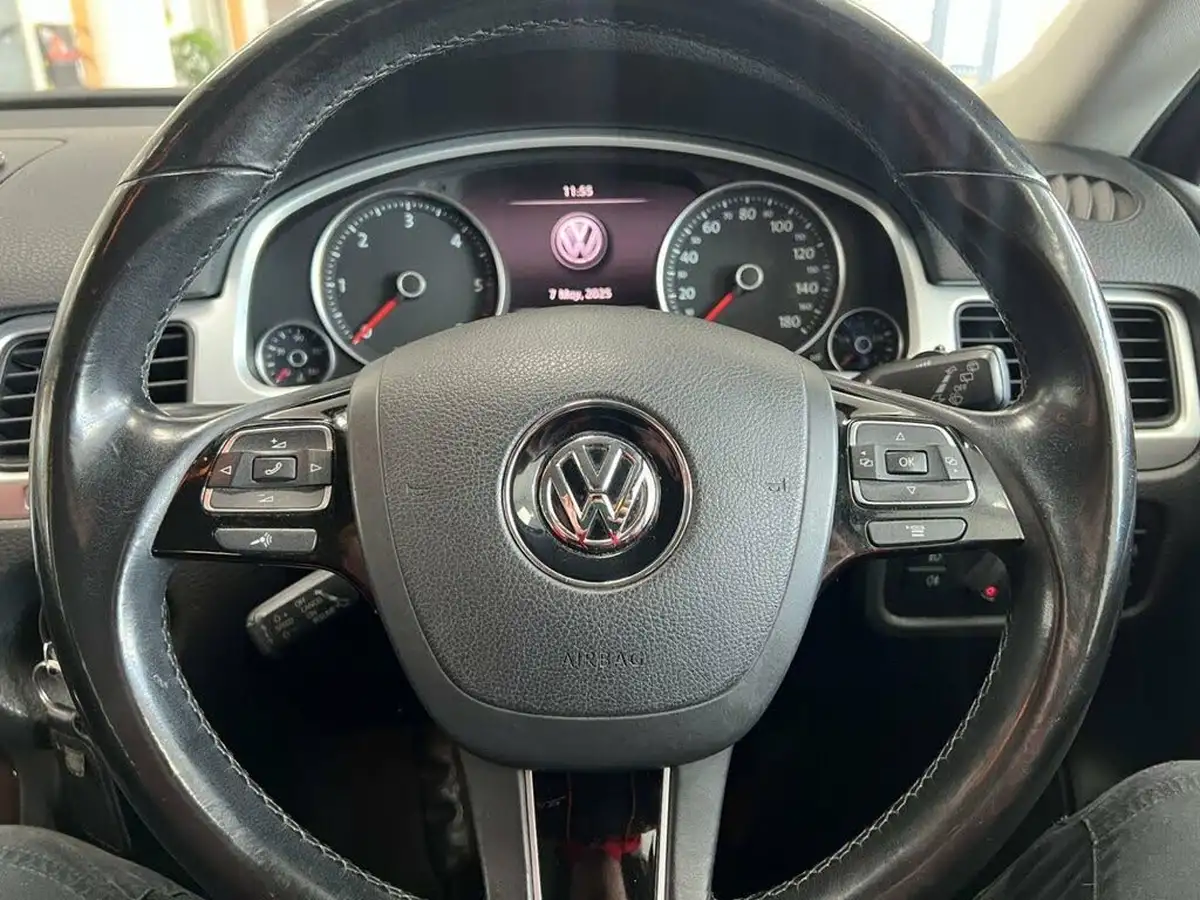 2014-volkswagen-touareg-30td-se-v6-204ps-bmtss-big-33