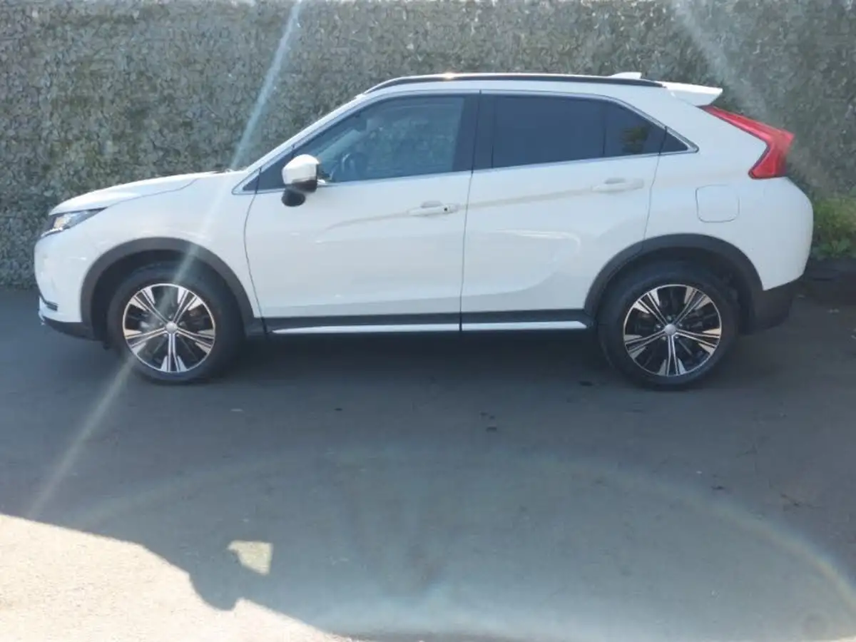 2020-mitsubishi-eclipse-cross-15-3-4wd-auto-big-3