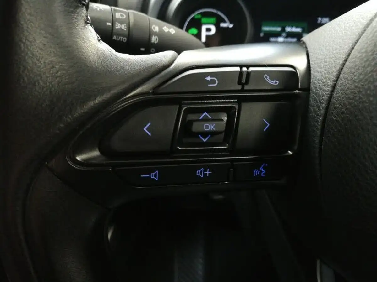 2021-toyota-yaris-15-vvt-i-design-big-12