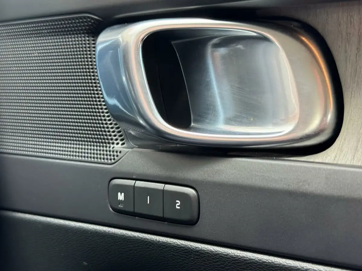 2019-volvo-xc40-20-t4-inscription-awd-big-17