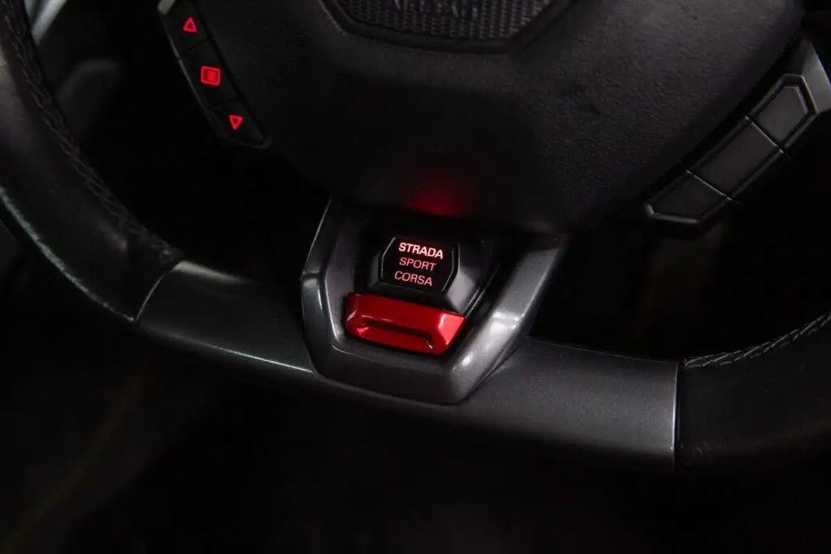 2014-lamborghini-huracan-lp-610-4-big-26