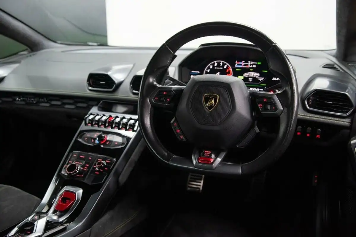 2014-lamborghini-huracan-lp-610-4-big-2