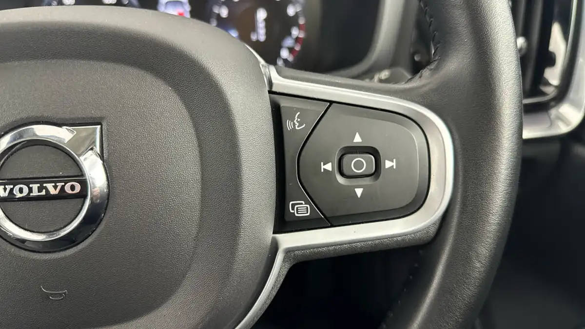 2020-volvo-v60-20-t4-momentum-plus-big-20