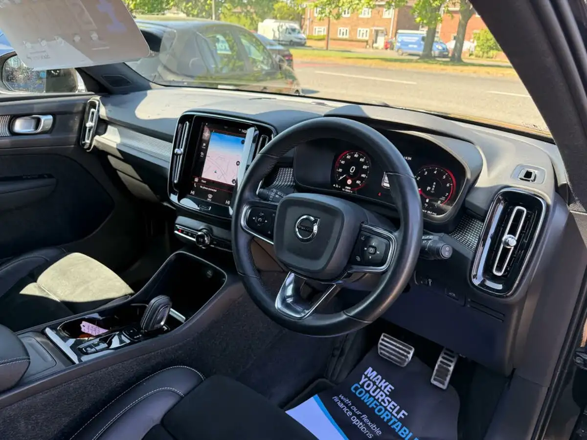 2022-volvo-xc40-20-b4-r-design-awd-big-23