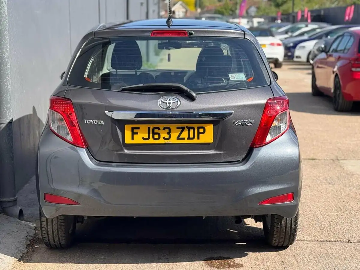 2013-toyota-yaris-133-tr-vvt-i-5d-big-6