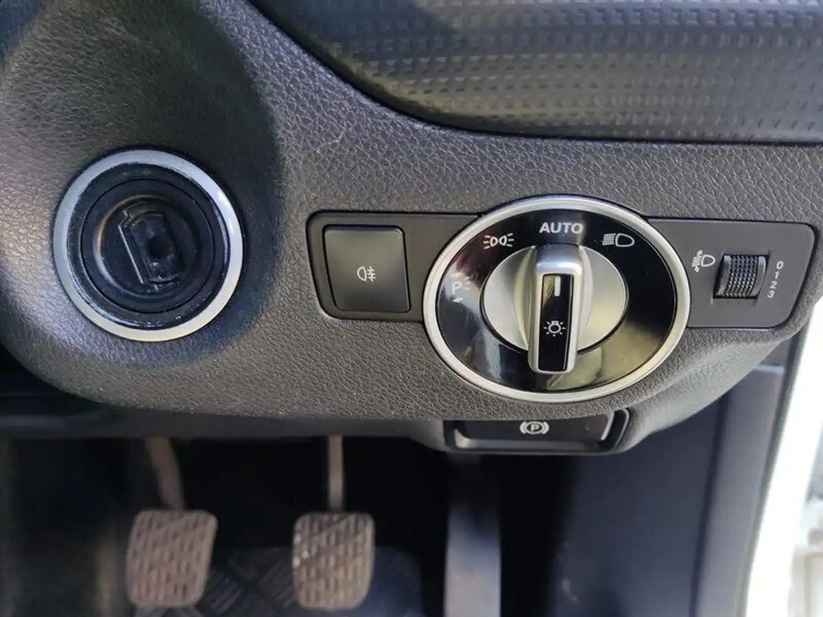 2013-mercedes-benz-a-class-15-cdi-a180-se-109ps-blue-f-big-18
