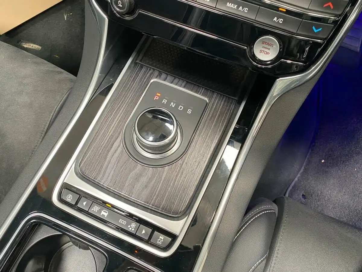 2017-jaguar-xe-30i-v6-sc-s-380ps-ss-big-21
