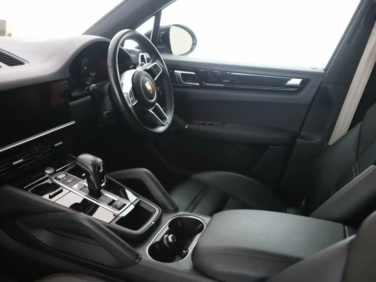 2025-porsche-macan-e-4-electric-big-36