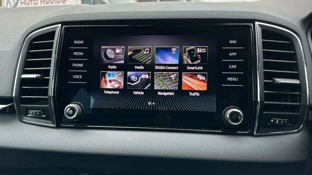 2019-skoda-karoq-15-tsi-se-l-dsg-big-6