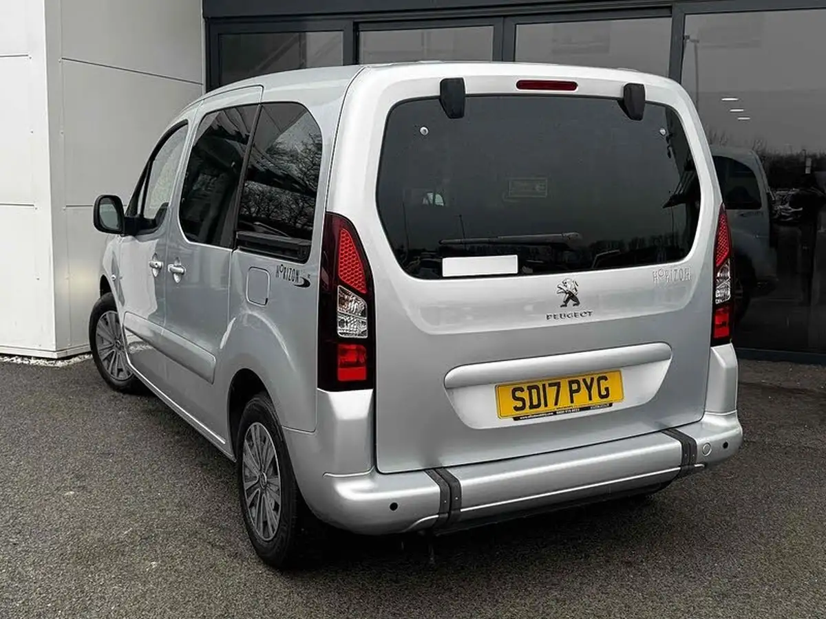 2017-peugeot-partner-big-11