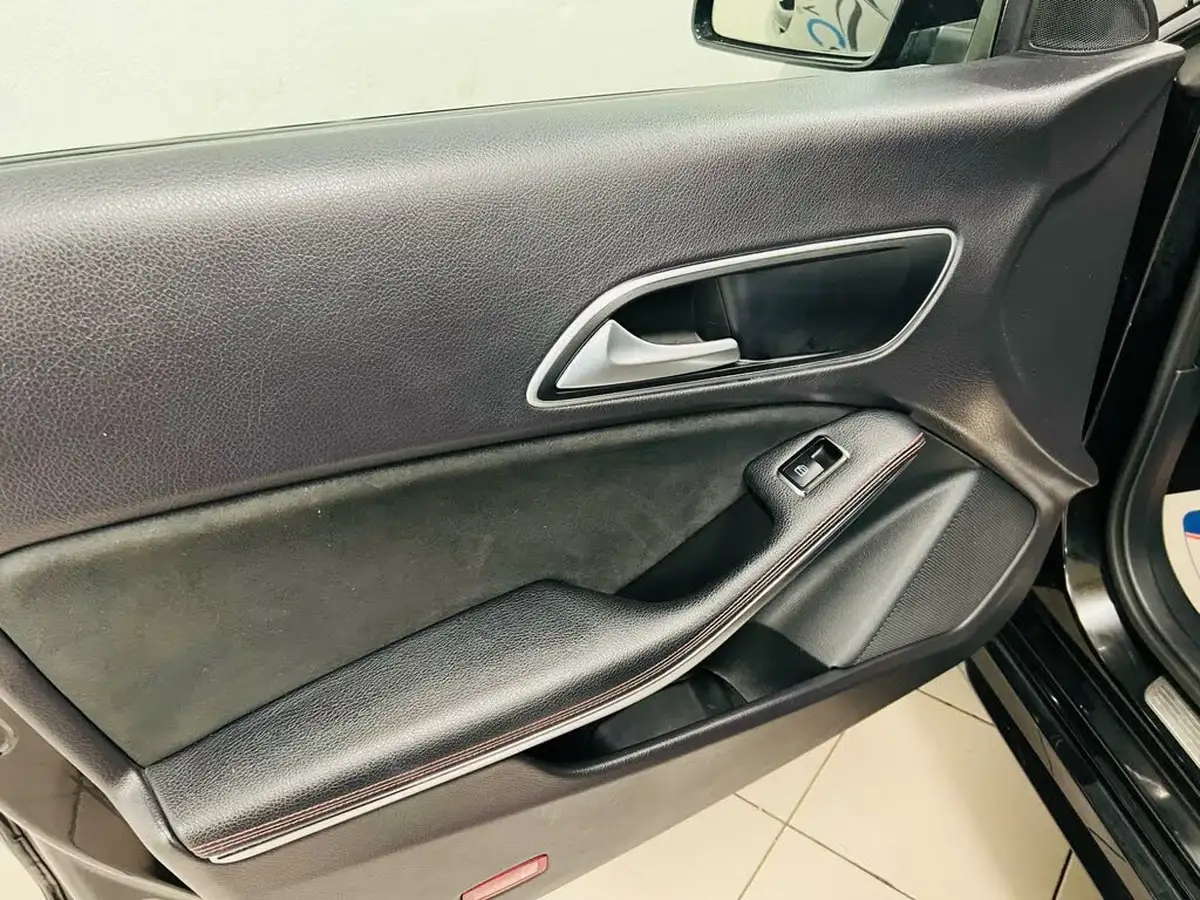2014-mercedes-benz-cla-20-cla-45-amg-big-24